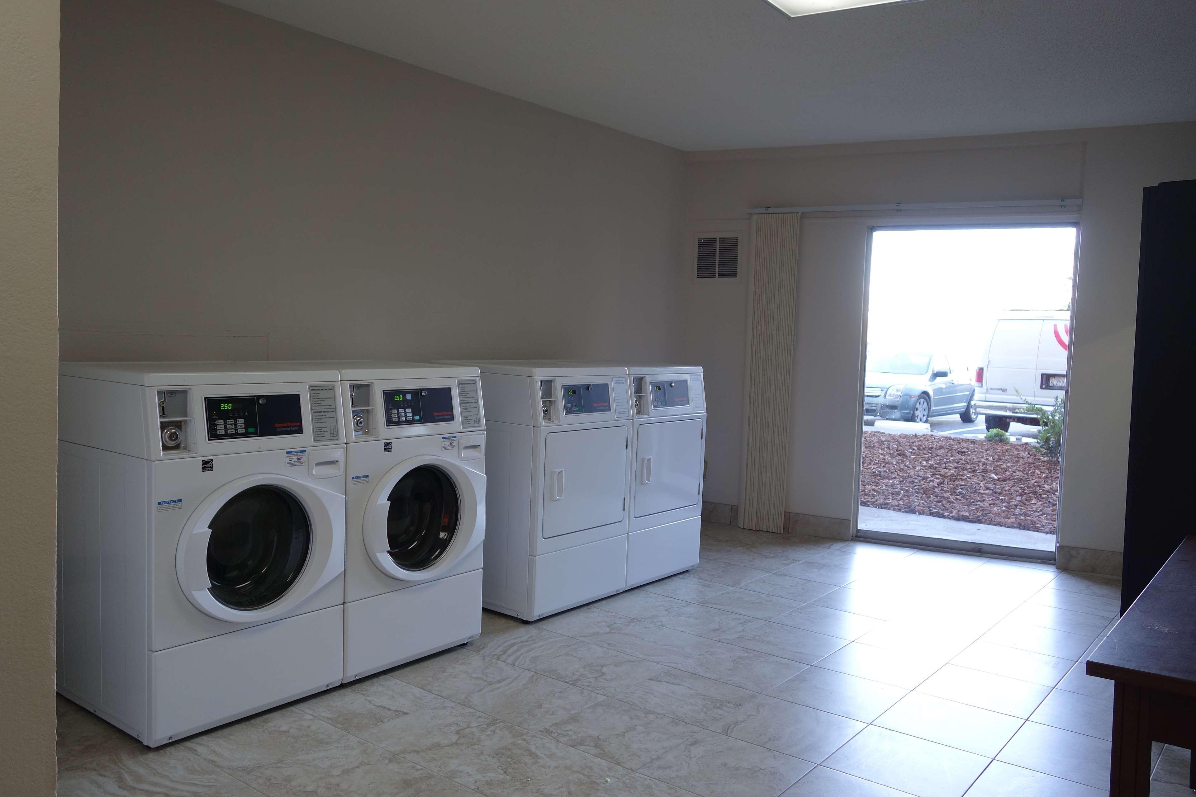 Hotel Ramada By Wyndham Sacramento North Highlands Esterno foto